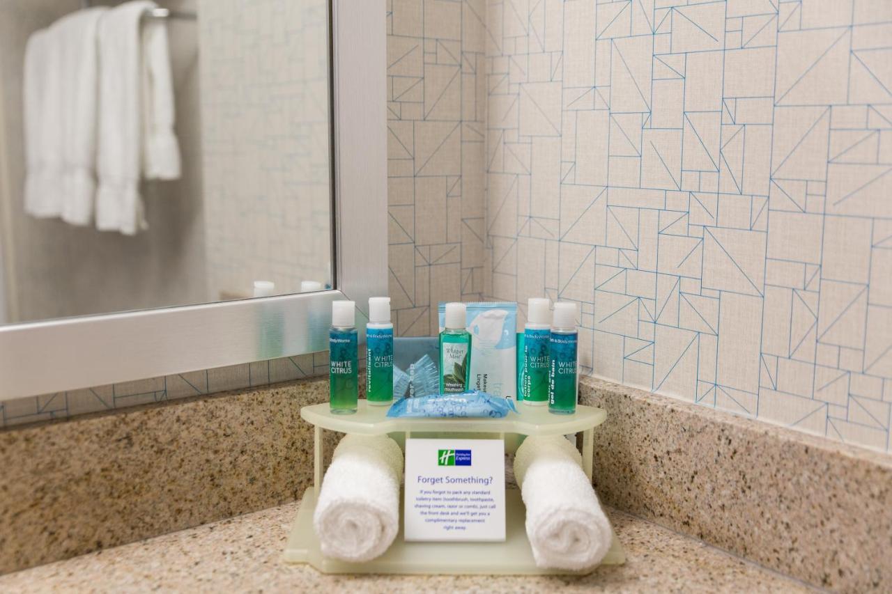 Holiday Inn Express Brampton By Ihg Eksteriør billede